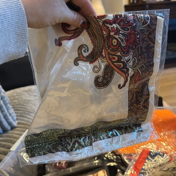 NWT beige scarf - Picture 2 of 2